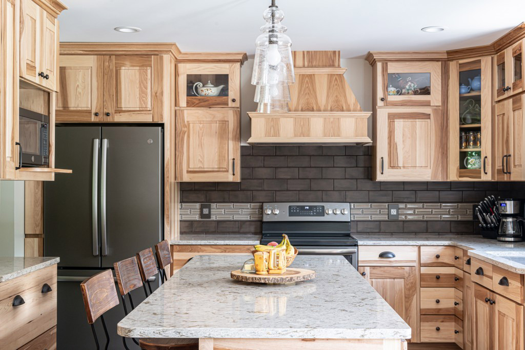 Cooking with Color: 5 Homes with Colorful Kitchen Cabinetry - Sotheby´s  International Realty